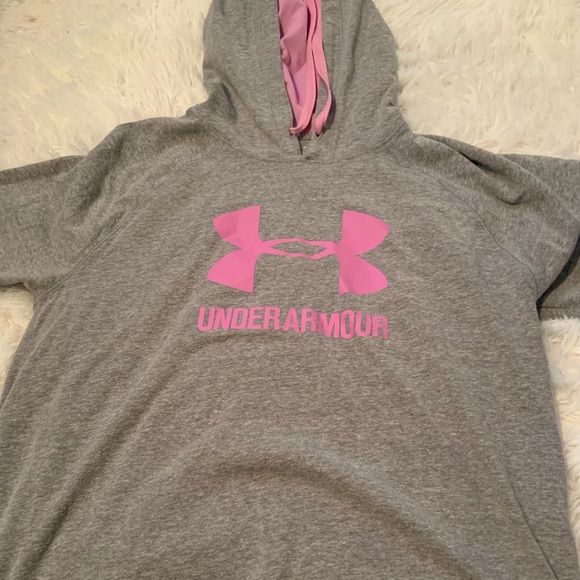 Hooded short sleeve UA top - Picture 3 of 5